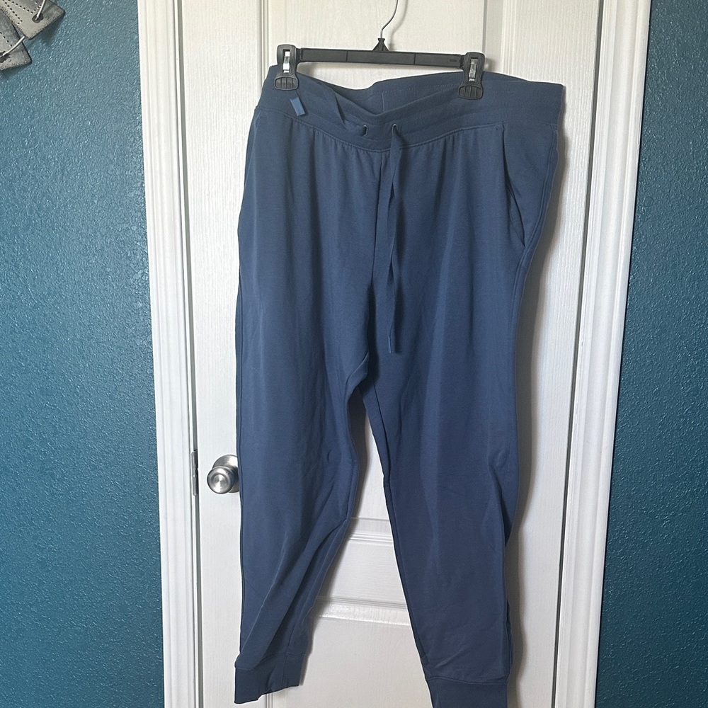 ☑️Athletic Works Women’s Navy Joggers